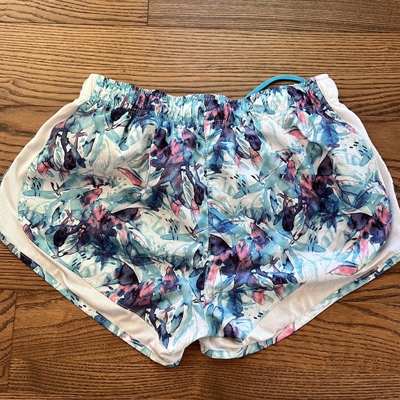 Legend Tropical Look Work Out Shorts - Picture 6 of 8